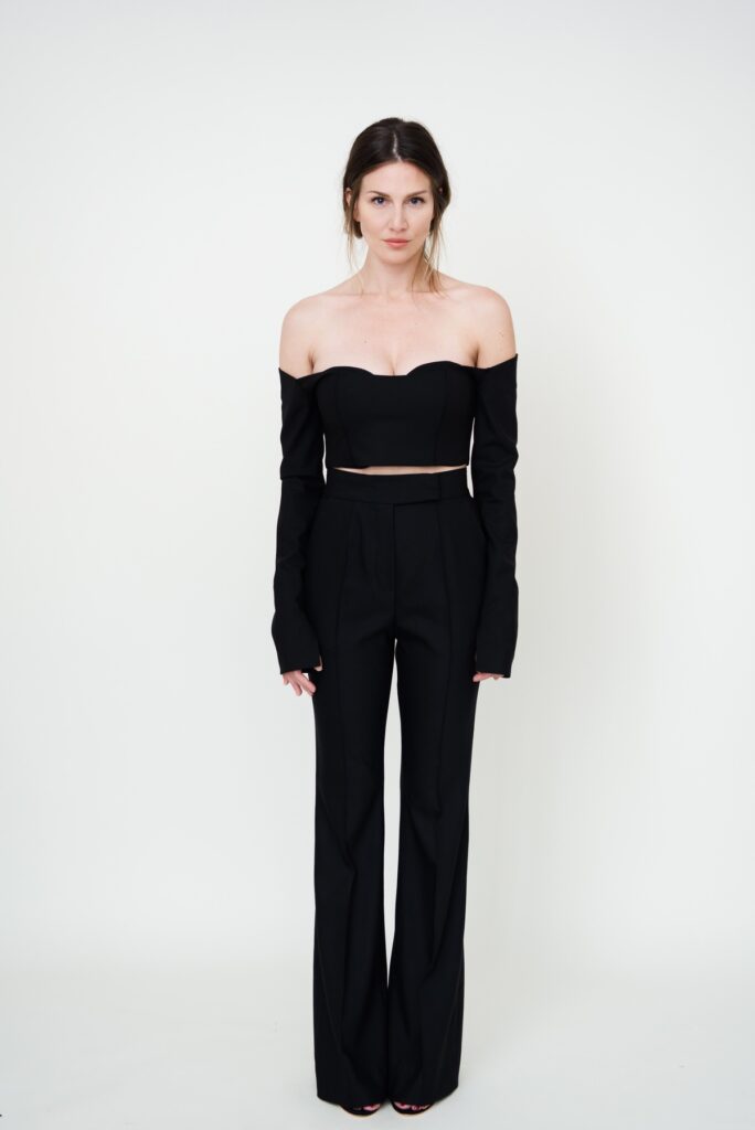 High-waisted Flared Trouser in Black