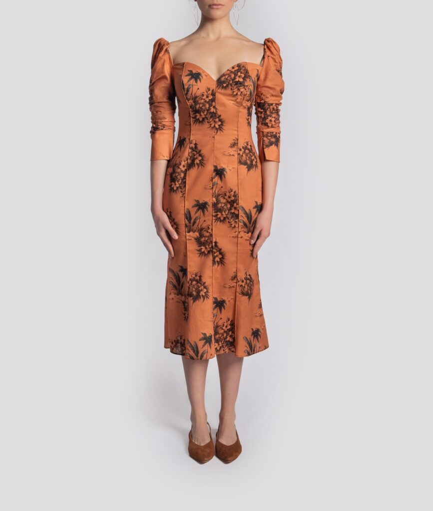 High cleavagea silouethed Midi dress in Orange Island Print